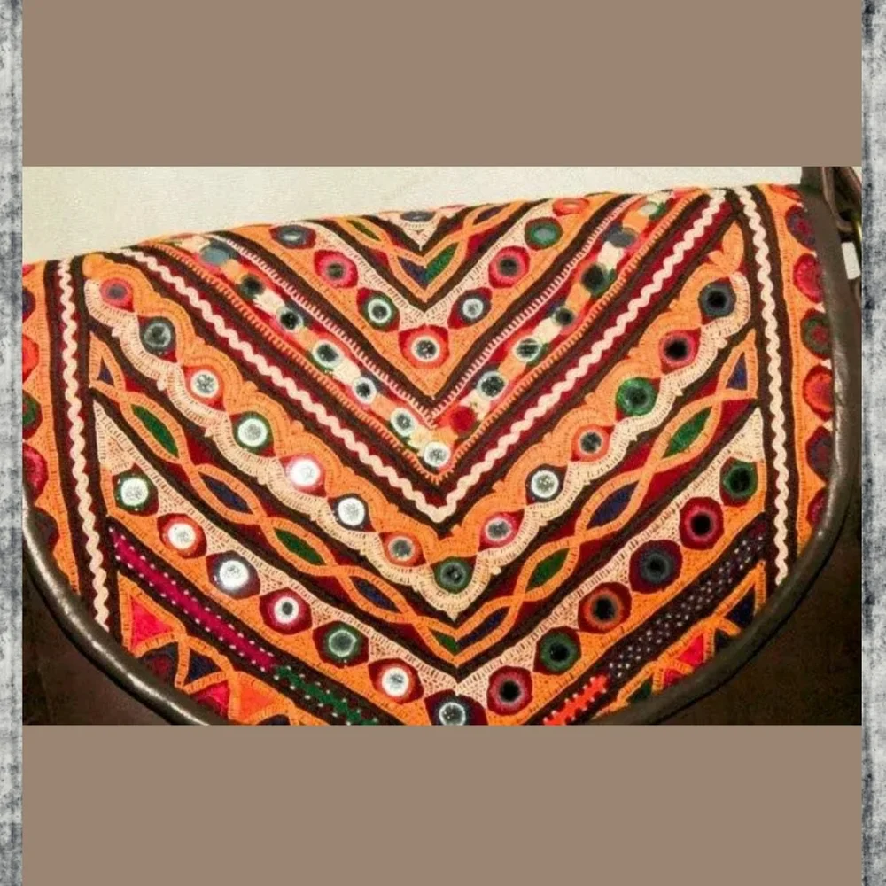 Vtg Leather Fringe Embroidered bag cross body free spirit boho hippie people - Picture 2 of 11